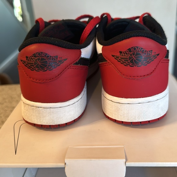 Nike Air Jordan 1 Low OG - Picture 2 of 4